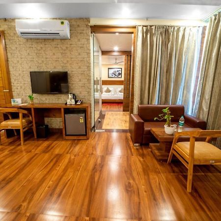 Hotel Divine Lakshmi Ganga Рішикеш Екстер'єр фото