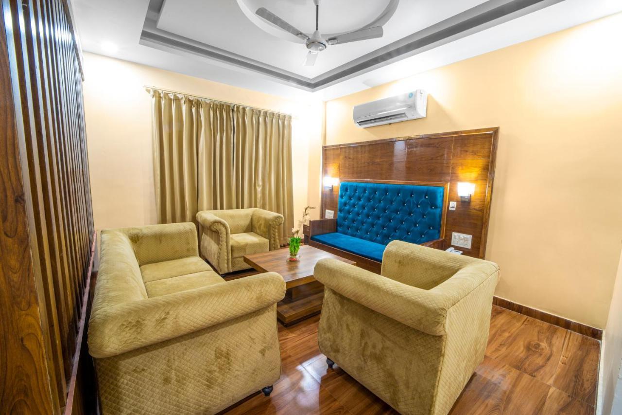Hotel Divine Lakshmi Ganga Рішикеш Екстер'єр фото