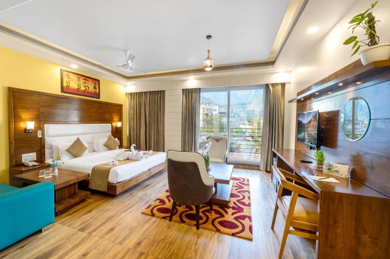 Hotel Divine Lakshmi Ganga Рішикеш Екстер'єр фото
