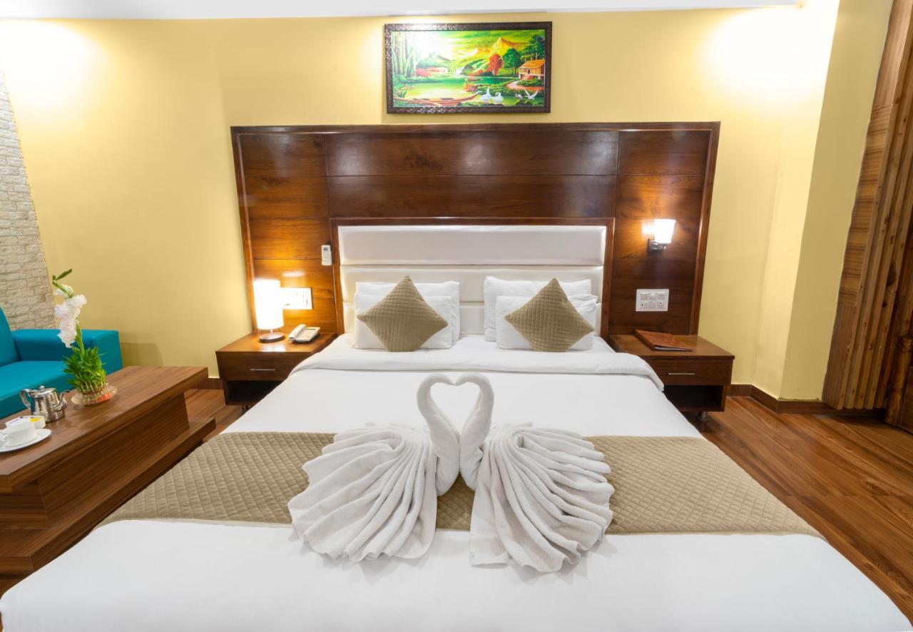 Hotel Divine Lakshmi Ganga Рішикеш Екстер'єр фото