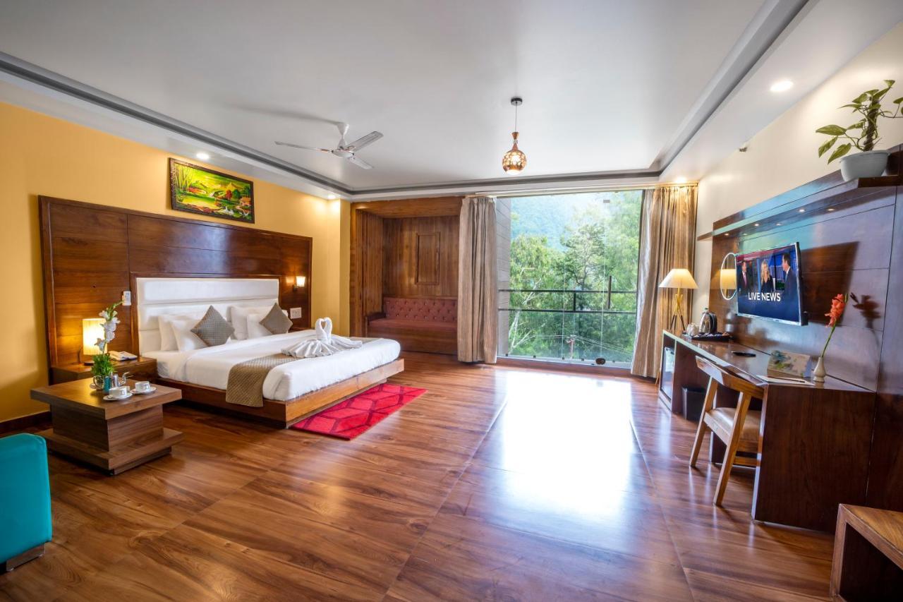 Hotel Divine Lakshmi Ganga Рішикеш Екстер'єр фото