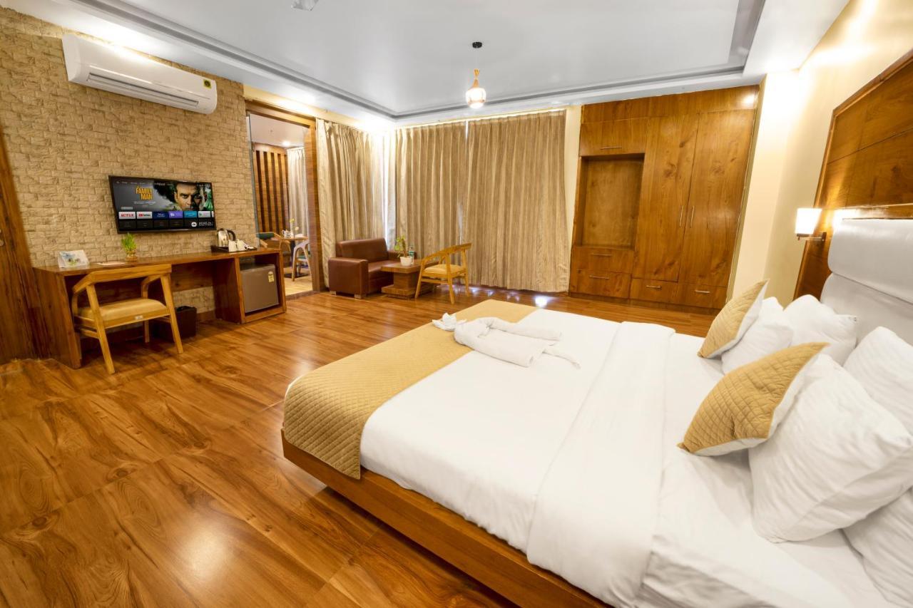 Hotel Divine Lakshmi Ganga Рішикеш Екстер'єр фото