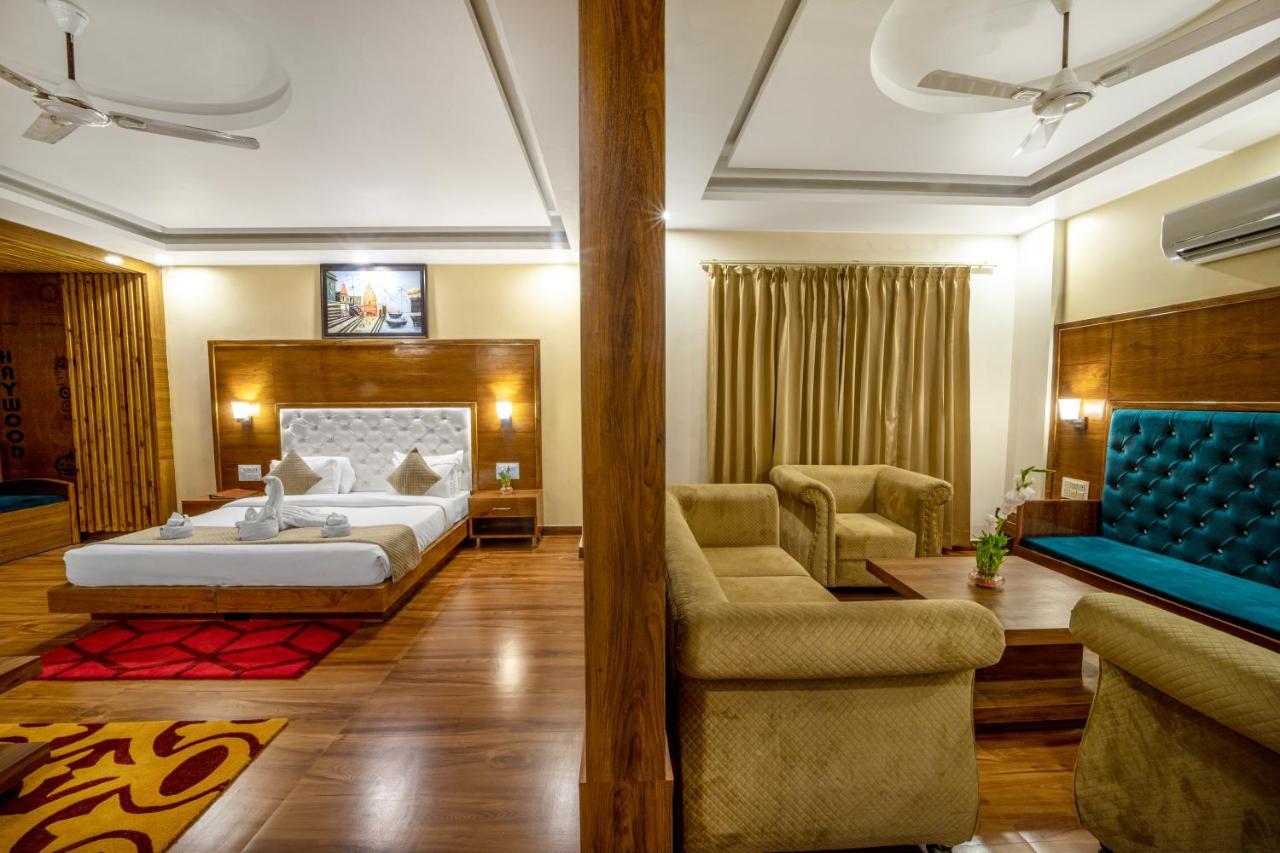 Hotel Divine Lakshmi Ganga Рішикеш Екстер'єр фото