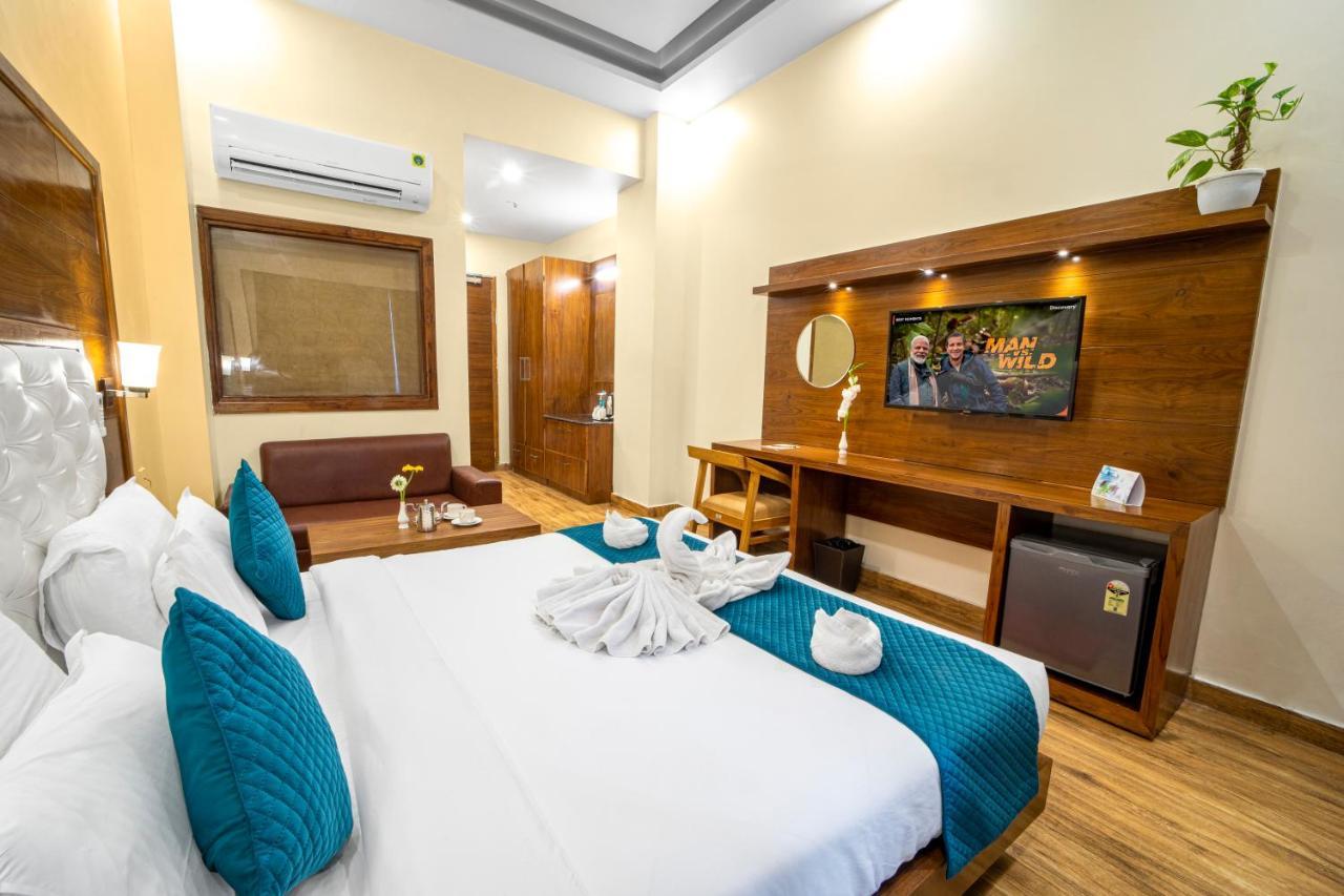 Hotel Divine Lakshmi Ganga Рішикеш Екстер'єр фото