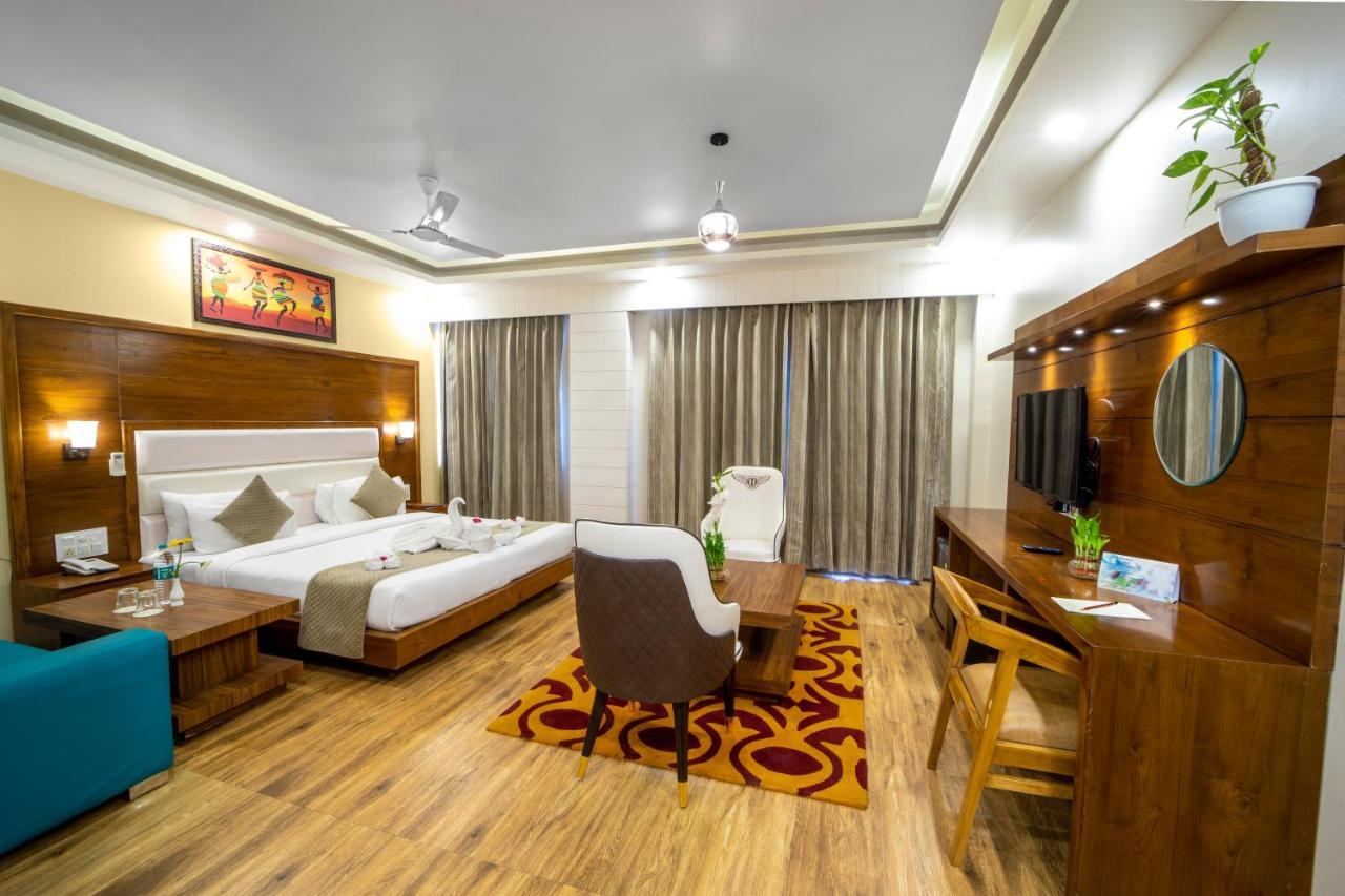 Hotel Divine Lakshmi Ganga Рішикеш Екстер'єр фото