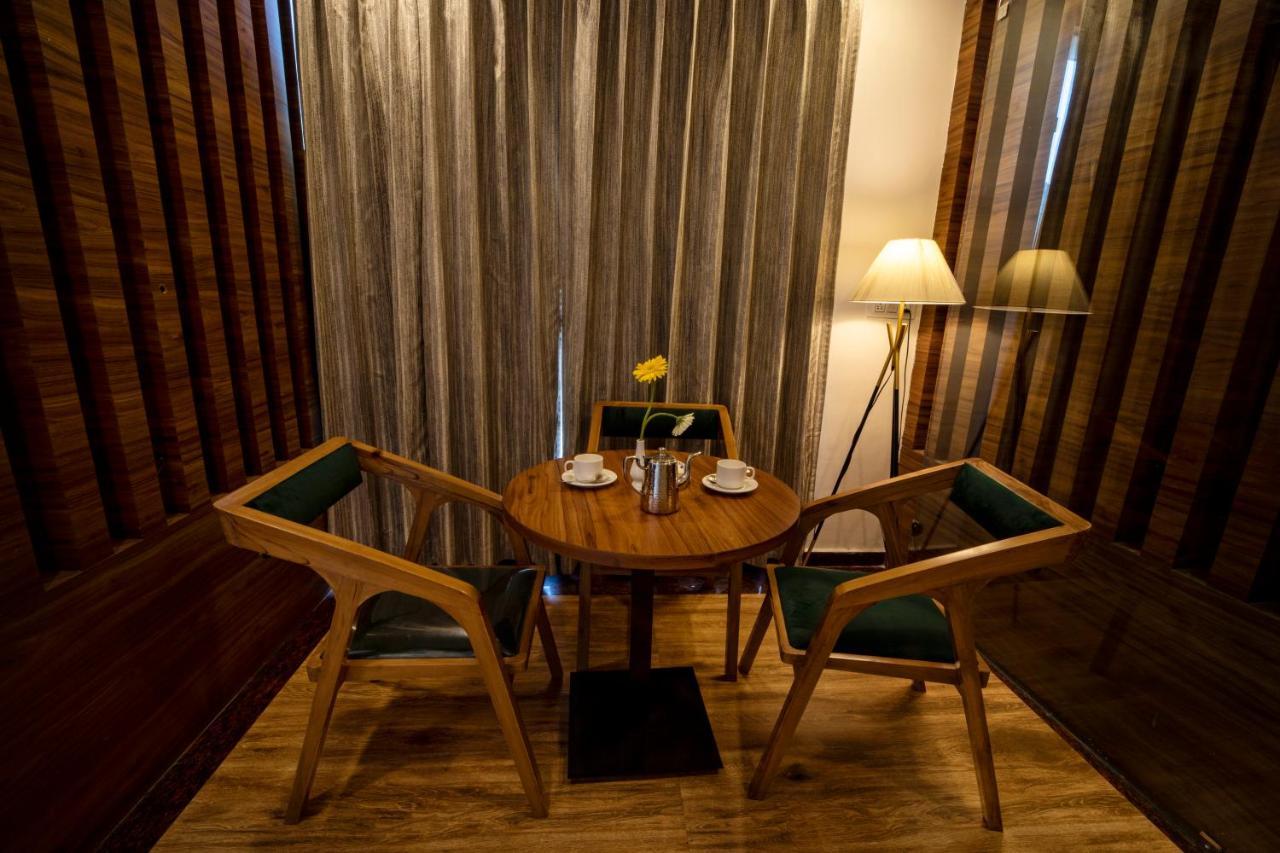 Hotel Divine Lakshmi Ganga Рішикеш Екстер'єр фото