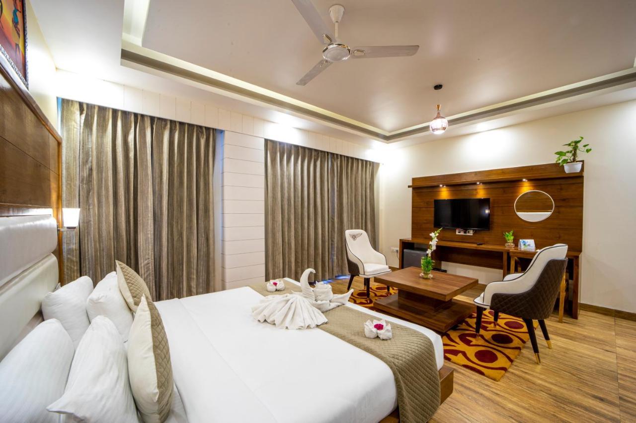 Hotel Divine Lakshmi Ganga Рішикеш Екстер'єр фото