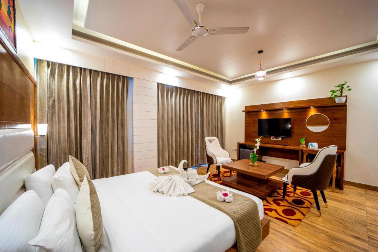 Hotel Divine Lakshmi Ganga Рішикеш Екстер'єр фото