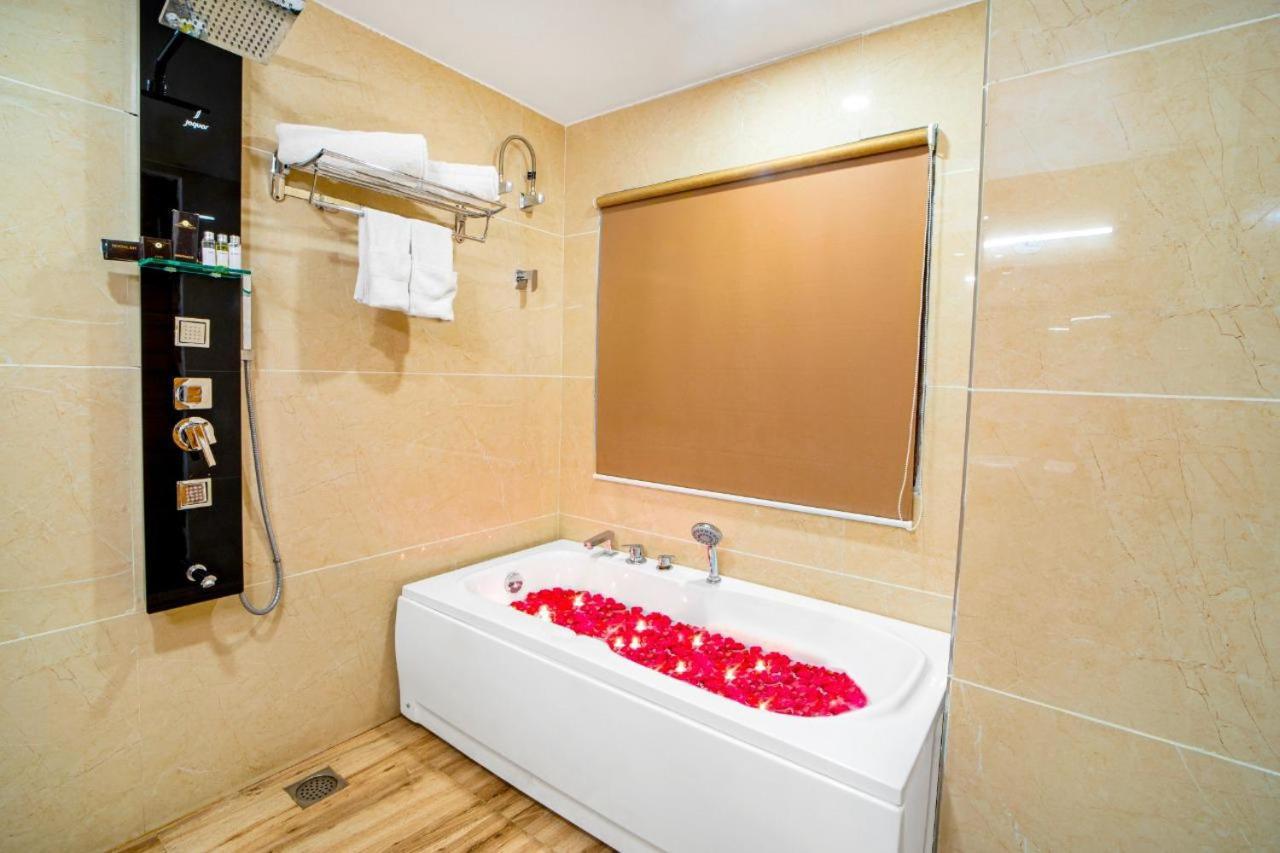 Hotel Divine Lakshmi Ganga Рішикеш Екстер'єр фото