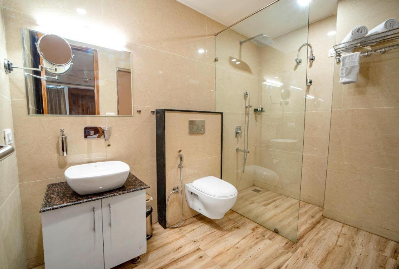 Hotel Divine Lakshmi Ganga Рішикеш Екстер'єр фото