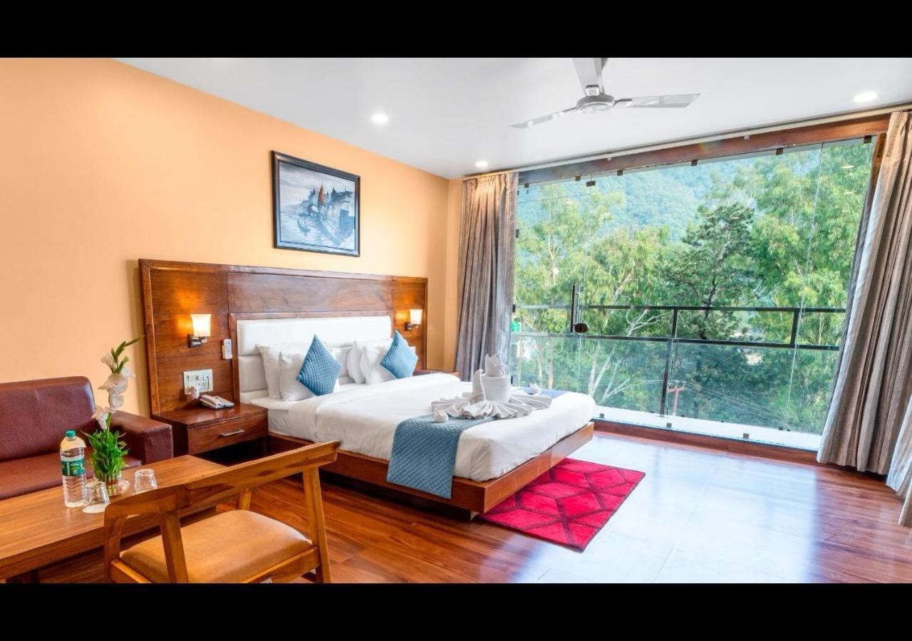 Hotel Divine Lakshmi Ganga Рішикеш Екстер'єр фото