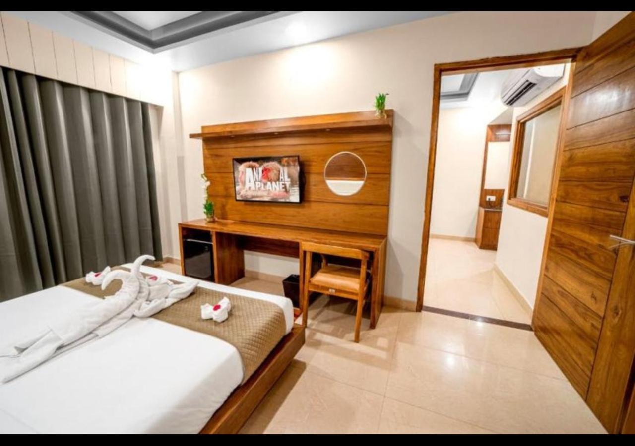Hotel Divine Lakshmi Ganga Рішикеш Екстер'єр фото