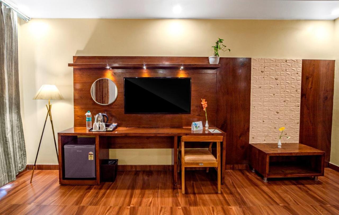 Hotel Divine Lakshmi Ganga Рішикеш Екстер'єр фото